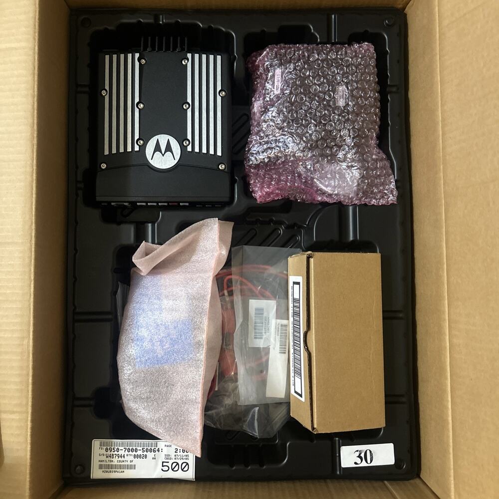 Motorola XTL5000 M20URS9PW1AN 700/800 MHz P25 Mobile Radio Remote Head BRAND NEW
